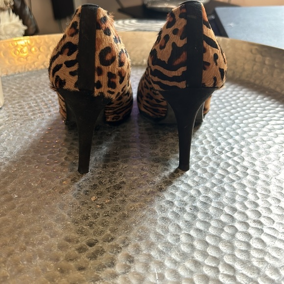 Stuart Weitzman pumps. Leopard print. Fur - Picture 3 of 5